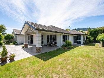 270sqm Gem - 3 Car Garage with Boat Storage