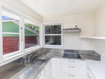 Find your NICHE by the sea