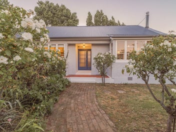 Welcome HOME to Charm, Comfort & Convenience