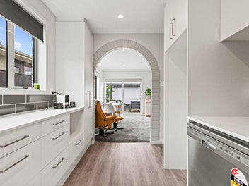 Blue-Chip Schooling, Smart Buying