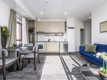 Sunlit City Pad with views of the Sea