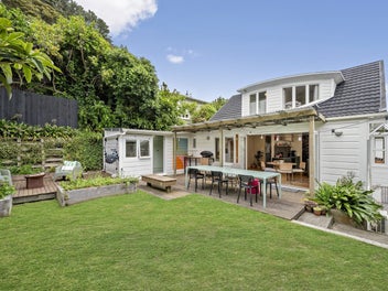 Magic on Manuka- Amazing Inside and Out