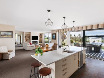 Luxury Living on Waterway Reserve