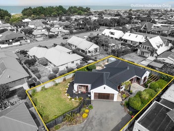 Smart Foothold In Waimairi Beach!