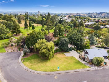 Dream Bigger, This Canvas is all Yours!