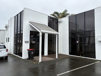 Image 1 of 7