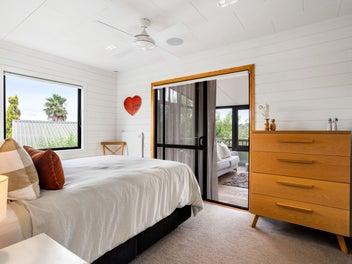 Beautifully Presented with Estuary Views