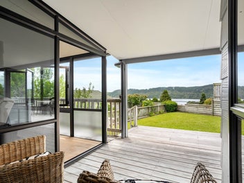 Beautifully Presented with Estuary Views