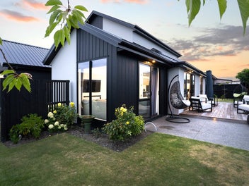 Luxury Living in Waitikiri Gardens!