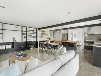 Beach Days, Pizza Nights & Easy Living