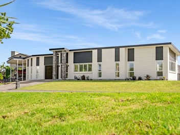 Coastal living with harbour views