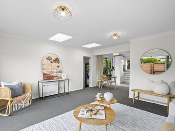 Light, lifestyle & location - St Albans Gem!