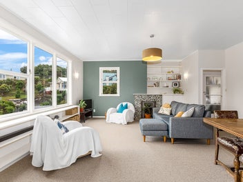 SUNNY FAMILY HAVEN WITH PRIVATE OUTDOOR SPACES