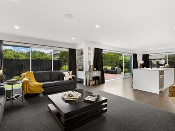 Polished Perfection, Simply Move In!