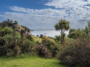 Private seaside bush retreat