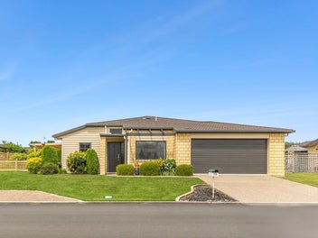 Tranquil elevated living in prime location