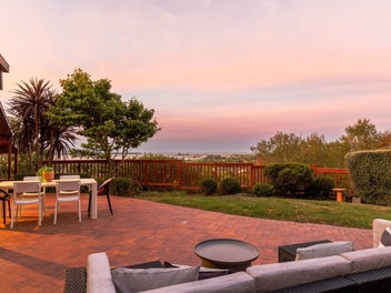 Luxurious home with stunning Tasman Bay views