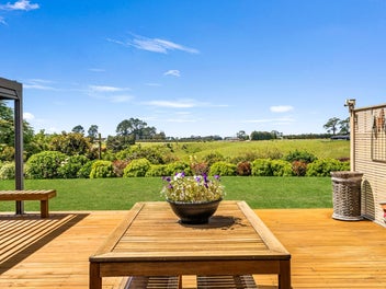 Modern Lifestyle Living with Versatile Shed Space