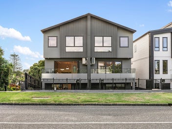 Luxurious | High-Spec | Sun-Filled Family Living