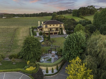 Tuscan-Inspired Estate to Be Sold at Auction