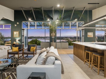 Relaxed Living with Harbour Views