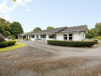 On Golden Pond – Where Nature Relaxes & Childhoo