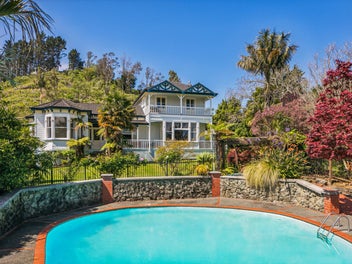 Big Family, Big Dreams, Big House, Big Section