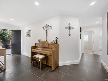 Stunning Family Sanctuary in Mellons Bay