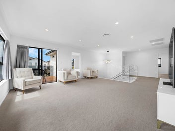 Luxurious 5-Bed Family Home + 3-Bed Granny Flat