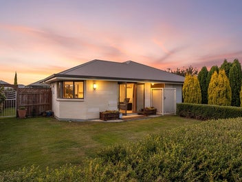 All the T’s. Tidy Two Bed Two Bathroom Townhouse