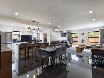 Intriguing on Ivy Lane