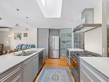 Prized position - Beach Front and Town Centre