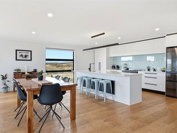 Stunning Views With a Peaceful Outlook