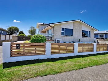 Space, sun & seamless indoor–outdoor living