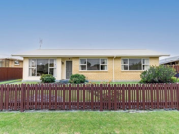 4 Bedroom Brick Home in a Quiet Cul-de-sac