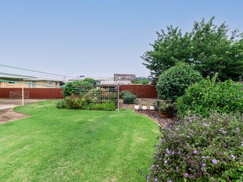 4 Bedroom Brick Home in a Quiet Cul-de-sac