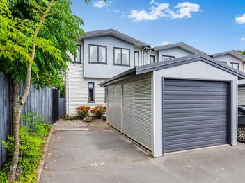 Stylish End Unit Living in the Heart of Botany