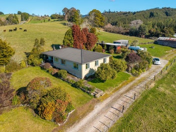 Country Living With 5ha of Pony-Perfect Paddocks
