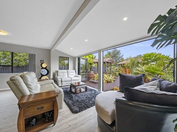 Coastal Chic with Tropical Charm