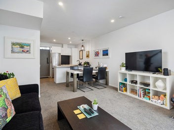 Exceptional location, school zones & value