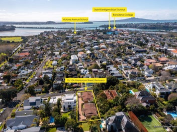 Water views, single-level, lock & leave