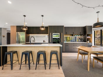 Modern on Mount Linton