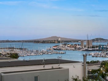 Breathtaking Views to Marina Rangitoto & Harbour