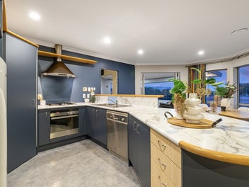 Space, Comfort & Location! AUCTION