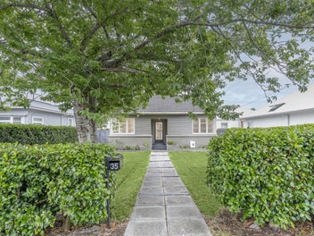 A Classic Beauty - Glorious Backyard!