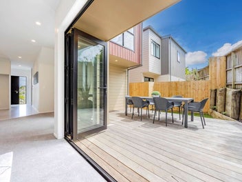 New,Freehold,Space & Sunshine,Westlake