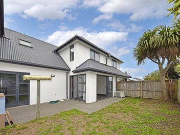 Trendy Townhouse in Thriving Waltham