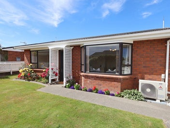 Sunny, Easy Living on Regent Street!