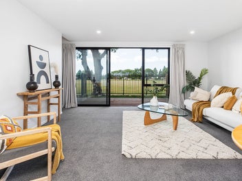 Grab yourself a deal! - 7b Malaga Crescent