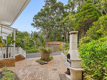 Leave the Noise Behind. Sea Views & Serenity.